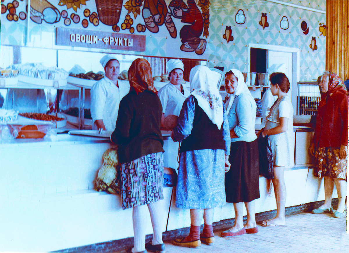 Очередь в магазине «Юбилейный», 1990-й