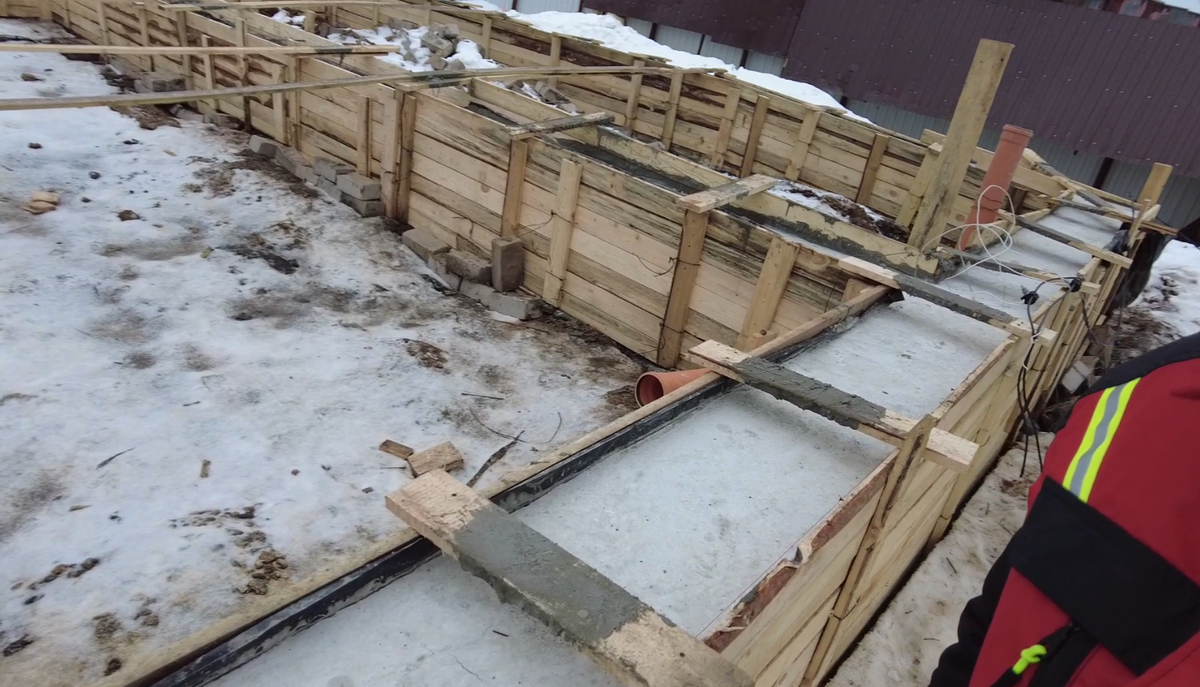 Прогрев ленточного фундамента от сети 220В на участке ИЖС, общая мощность 2,5кВт.                    В работе Кабель" ТГК".   Видео Канал "Прогрев Бетона Просто"  Дзен /RUTUBE/ YouTube