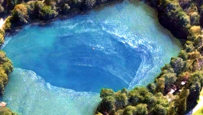 > «Это как нырнуть в небо. Оно синее, но тянет тебя вниз, как будто в другую реальность. Ты теряешь ощущение времени».