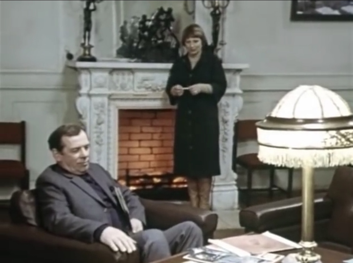 Кузьмину предлагают вернуться в науку и совершить акт возмездияю Кадр из фильма "Однофамилец"