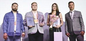 В.А. Козин (второй слева) на церемонии вручения наград победителям конкурса. / ФОТО из архива В.А. Козина Администратор  📷
