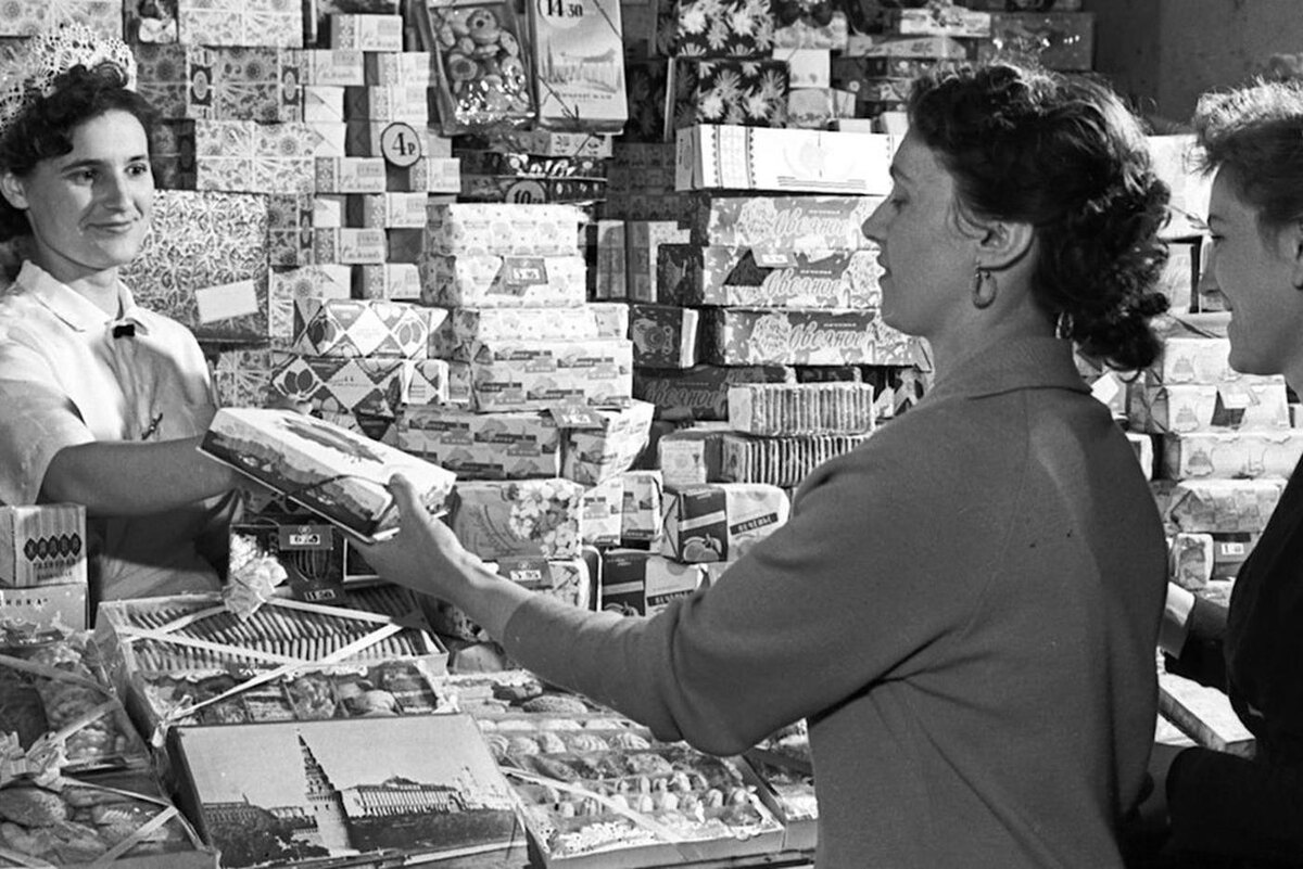 В одном из кондитерских магазинов. Фото А. Воротынского. Июнь 1960 года. @Главархив Москвы