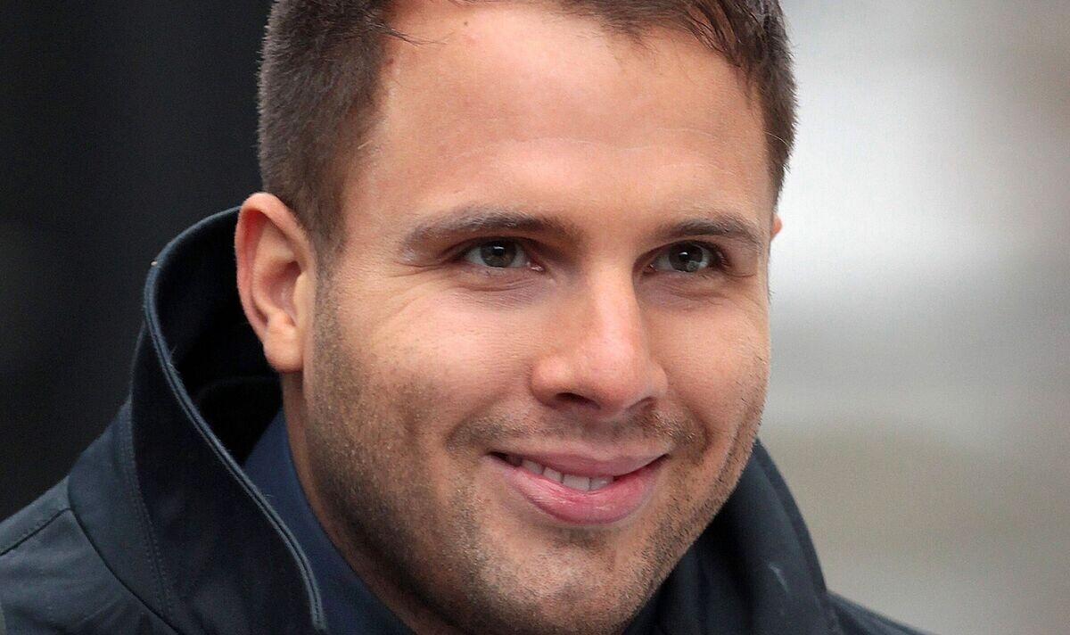 Дэн Вуттон, королевский обозреватель. 