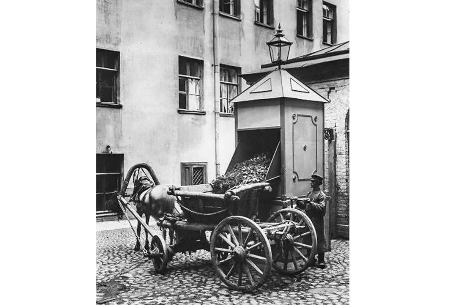 В объективе знаменитого фотографа Карла Буллы были не только красоты блистательного императорского Санкт-Петербурга, но и самая что ни на есть бытовая повседневность./ФОТО из коллекции ЦГАКФФД СПб/РЕПРОДУКЦИЯ АВТОРА
