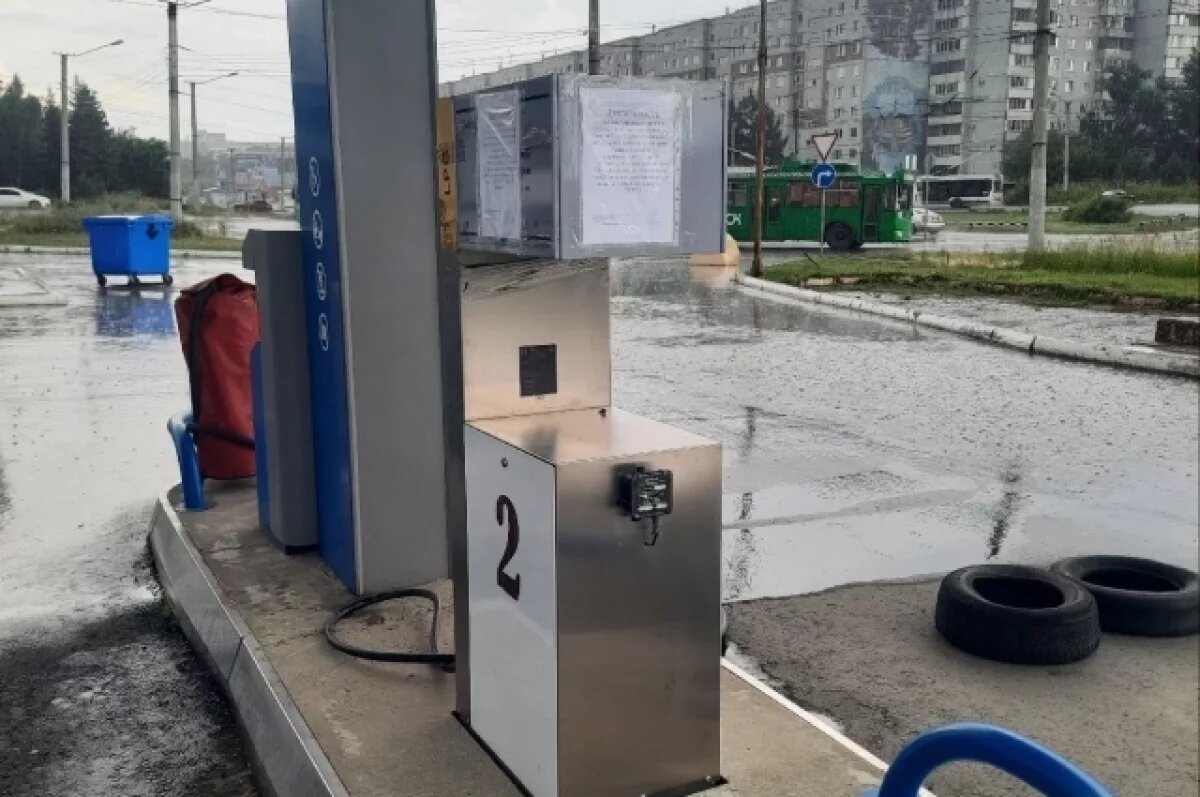    В Омске на Московке временно закрыли заправку из-за грубых нарушений