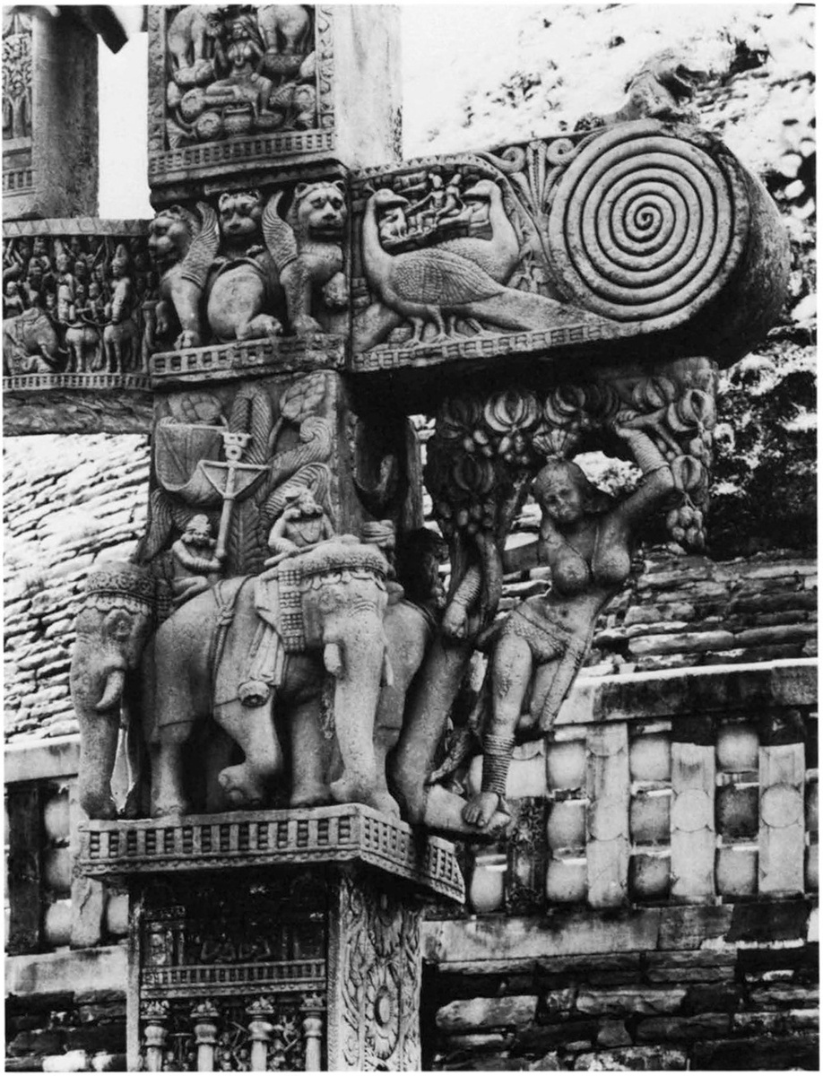 Деталь северных ворот Великой ступы в Санчи, Мадхья-Прадеш. Первый век н.э.