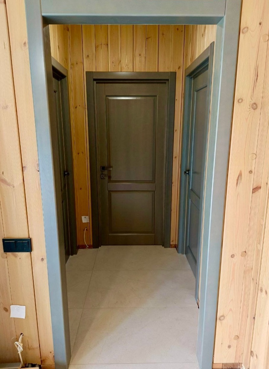 Двери из массива сосны модель Классика ПГ в цвете серая эмаль полузалитая