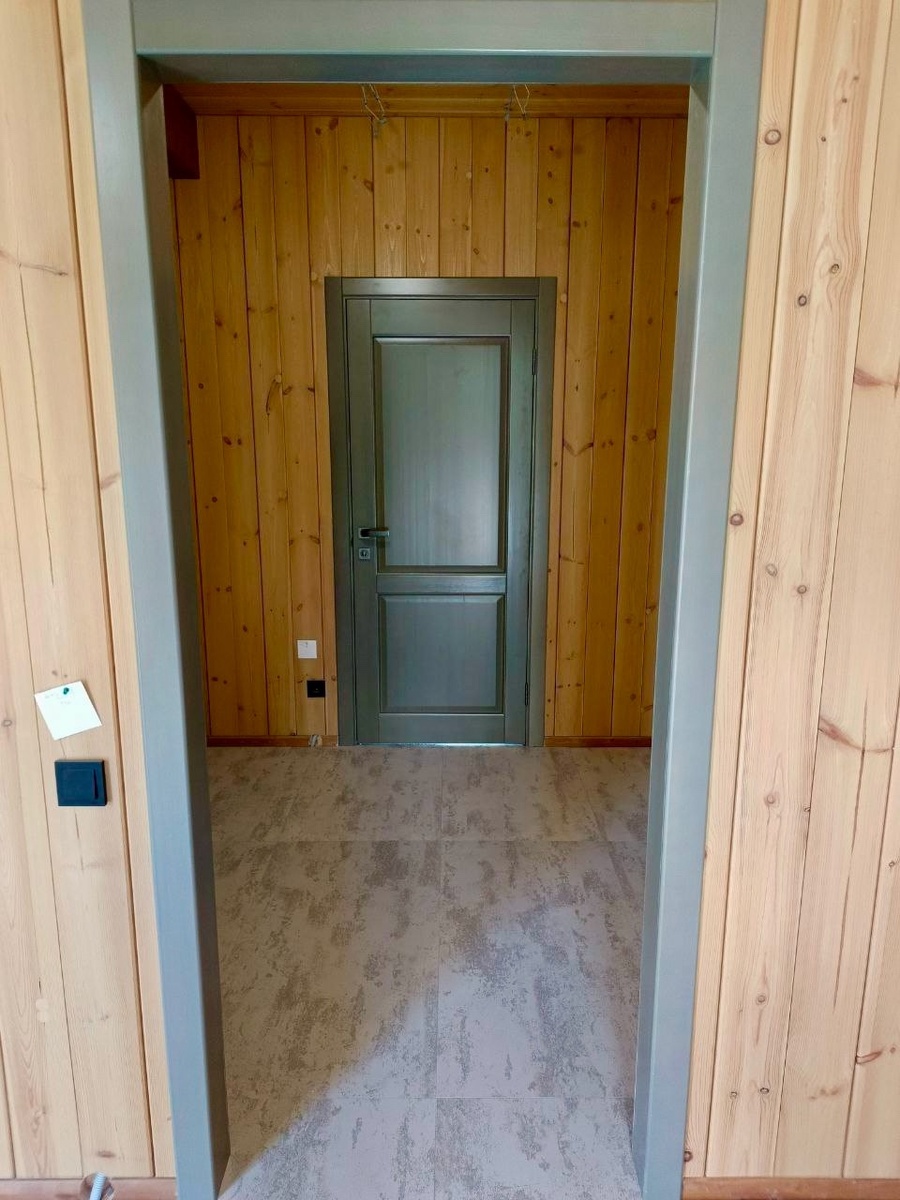 Двери из массива сосны модель Классика ПГ в цвете серая эмаль полузалитая