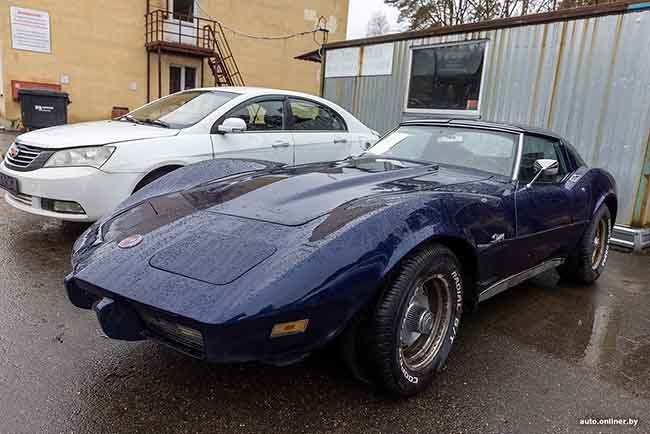 В 2023 году в этом раритетном Chevrolet Corvette 1976 г. в. литовец через белорусскую границу перевозил 73 кг гашиша. Ему грозило 10 лет тюрьмы, а авто было выставлено на продажу за 52,5 тыс. долларов