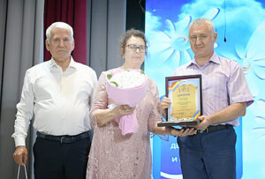 Семья Жабины и А.М. Латушкин.   
/ ФОТО автора Администратор  📷
