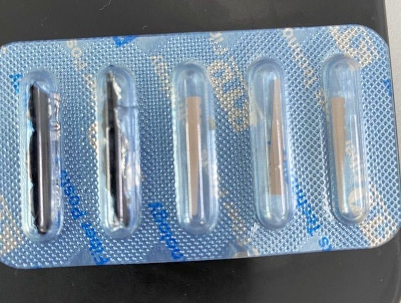 Так выглядит стекловолоконный штифт.