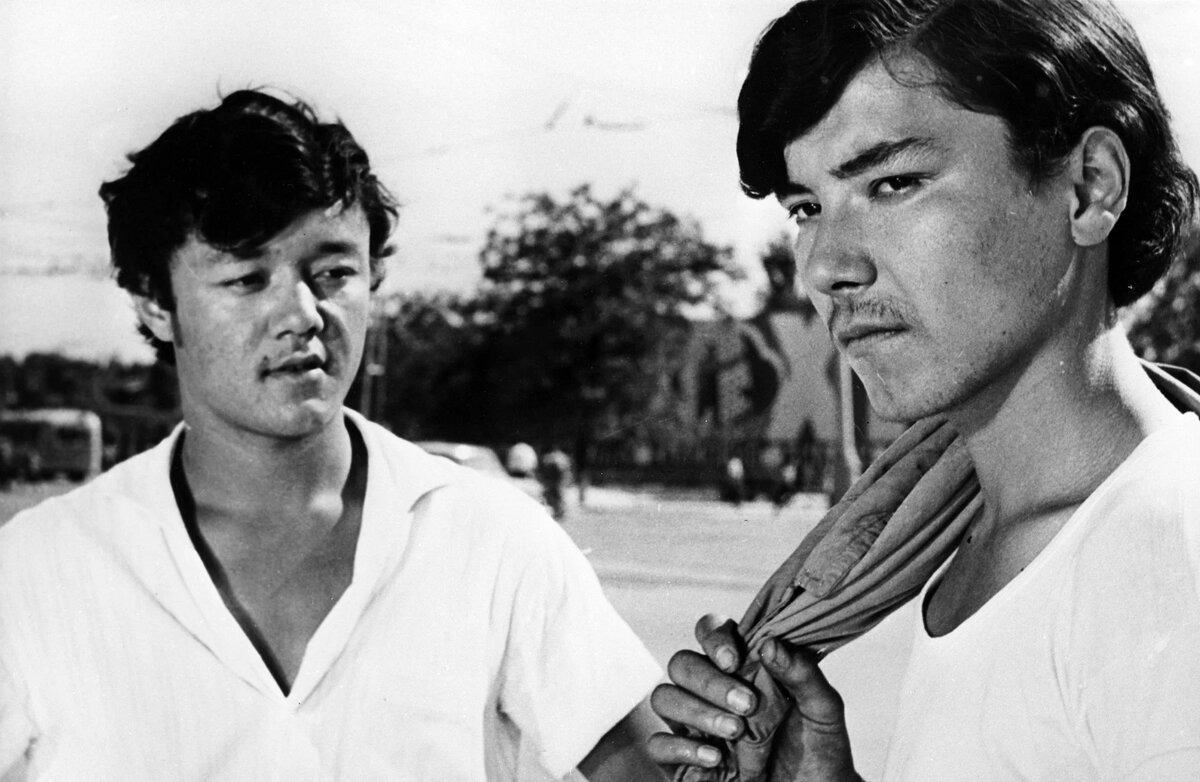 С другом Бахадыром, актер Ровшан Агзамов. Фото- Яндекс-картинки