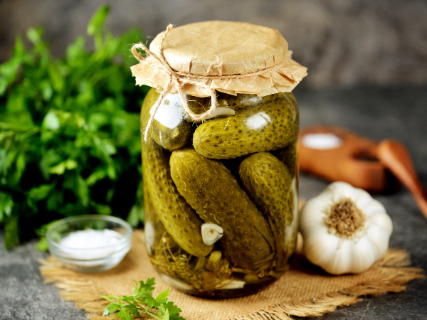 Хрустящие, как у бабушки: маринованные огурчики, которые всегда получаются вкусными и хорошо хранятся