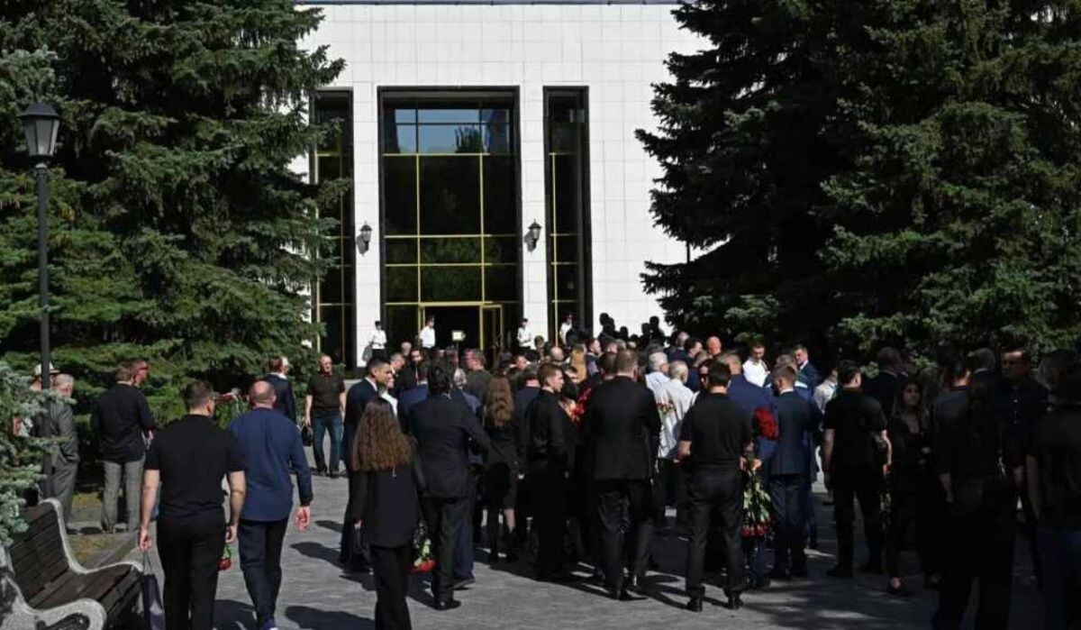     Похороны Старовойта. Источник: ria.ru Автор фото: Сергей Бобылев