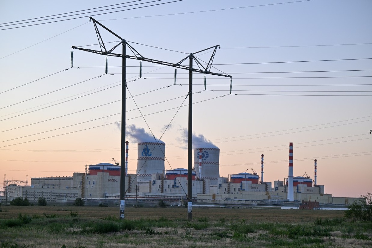 Перед началом работ в основание объекта залили 600 кубометров бетона