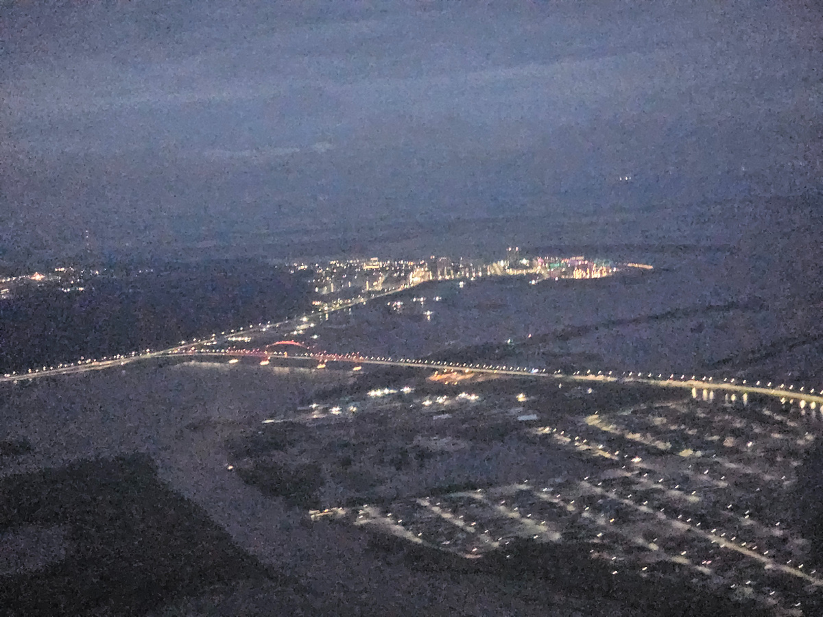 Пролетаем над мостом Красный дракон, 2 часа ночи, но почти все видно -белые ночи