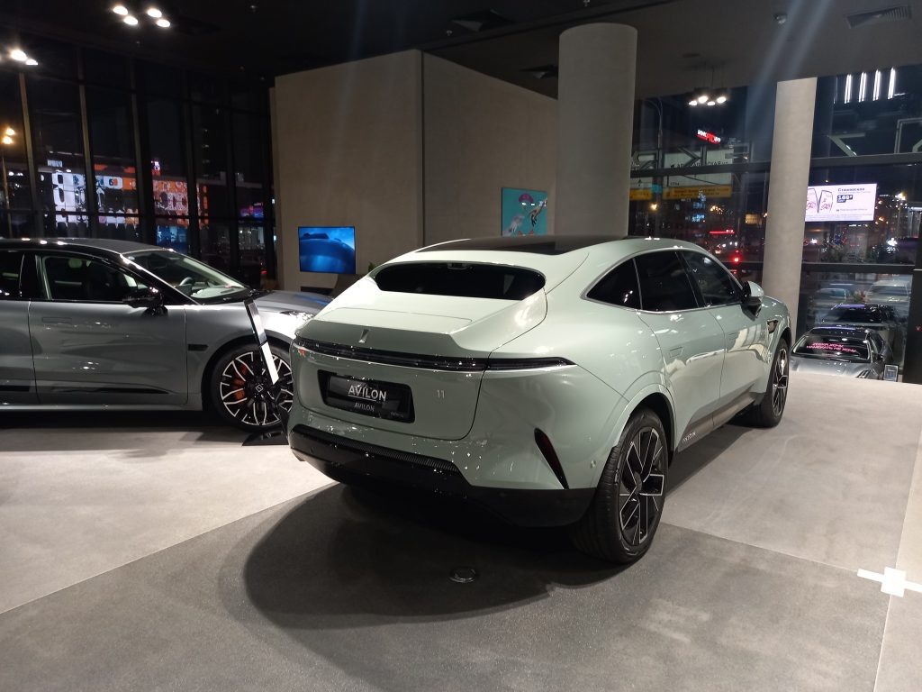 Электрокроссовер Avatr 11 теперь продают у нас в статусе официального.