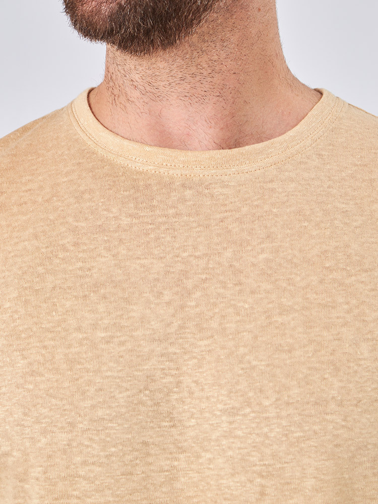Льяная бежевая мужская футболка из органического льна 