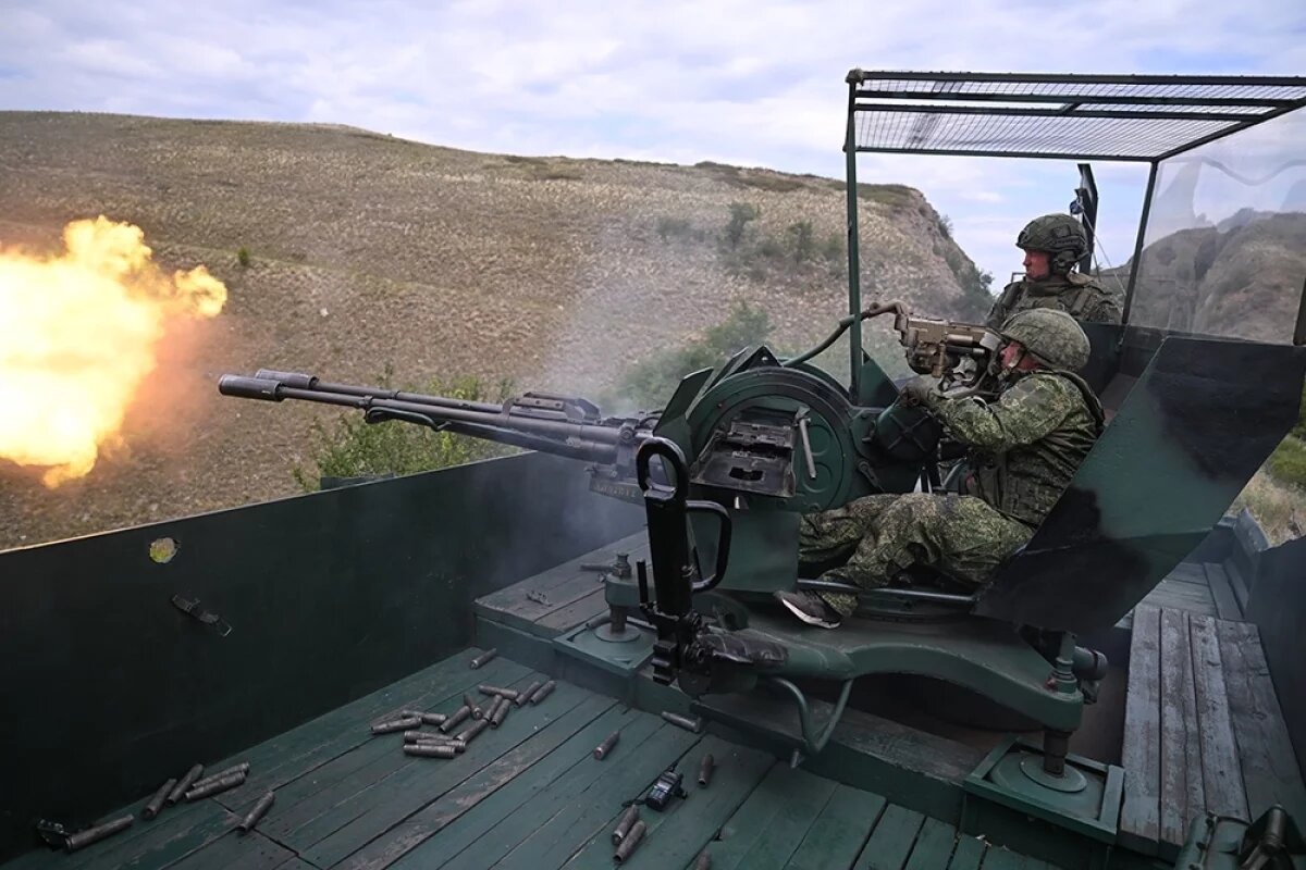    Военнослужащие ВС РФ экипажа бронепоезда «Енисей».