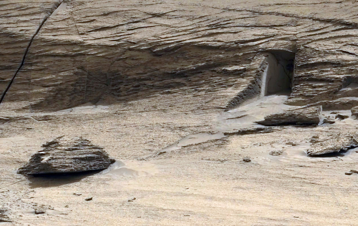 Проем в скале / NASA 