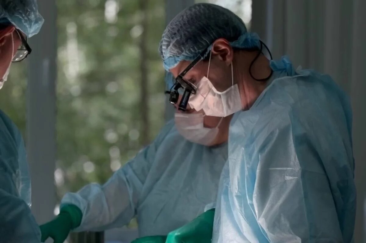    Ижевские врачи впервые провели родственную трансплантацию почки