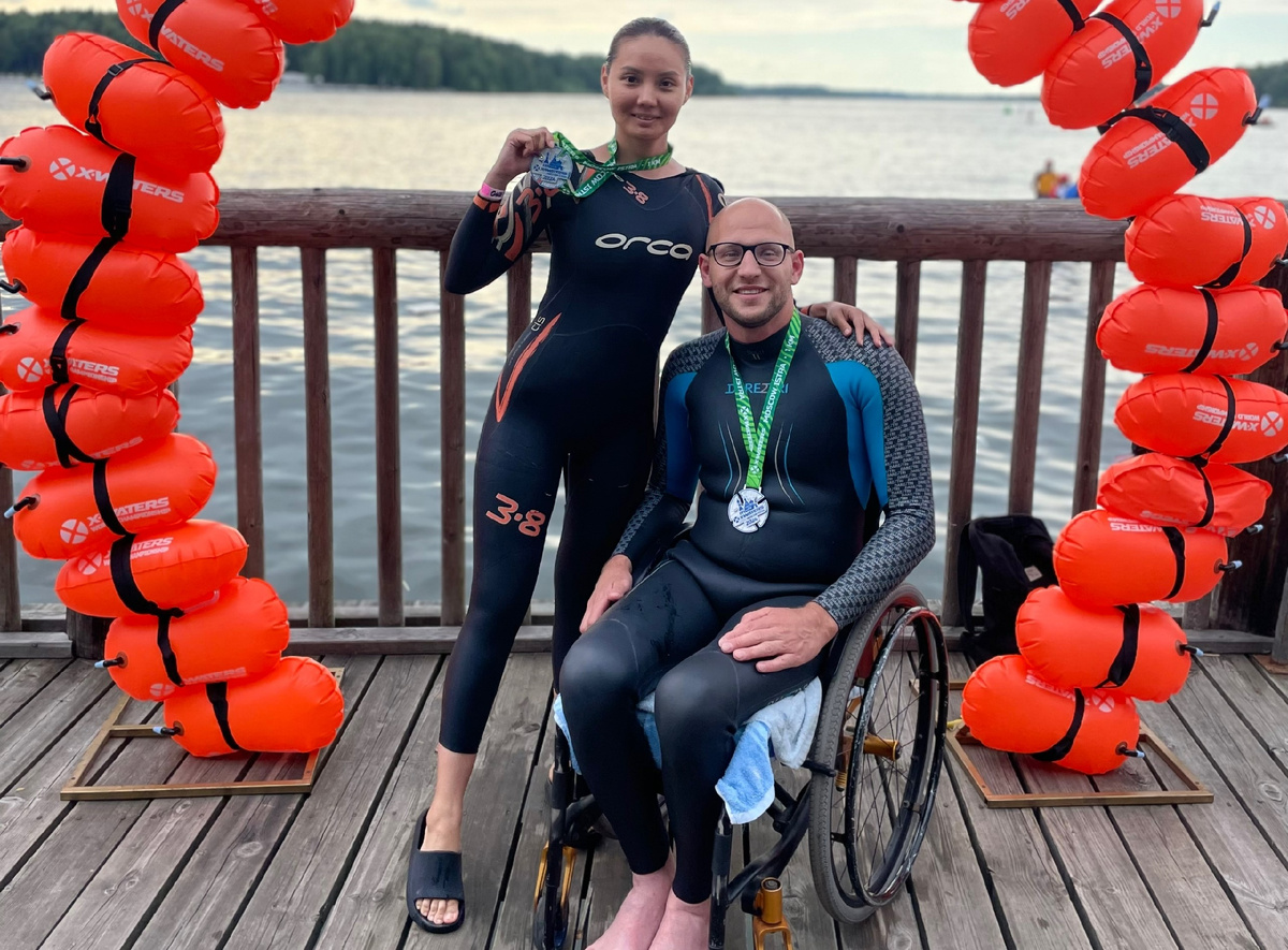 Мы с женой на старте заплыва X-wates Истра