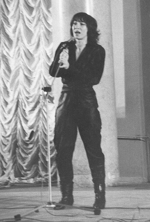 Выступление солистки Москонцерта Елены Камбуровой на заседании клуба любителей песни в ДК медработников