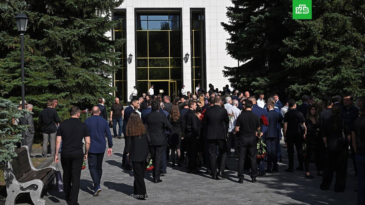    В Кремле объяснили отсутствие Путина на прощании со Старовойтом