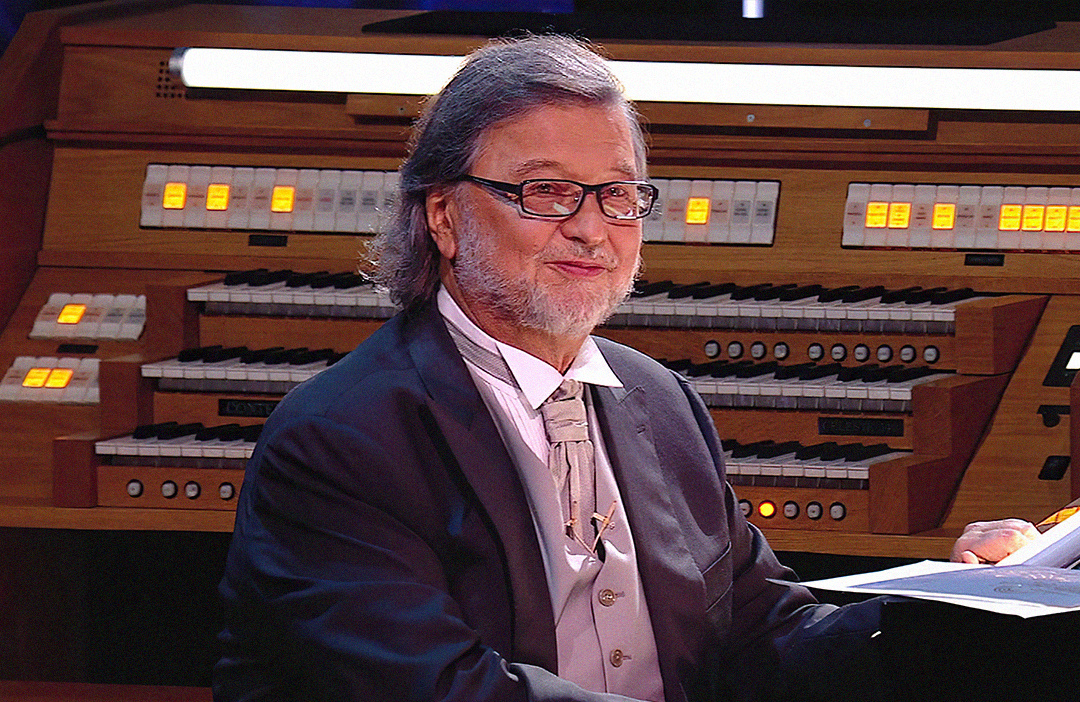 Стопкадр из телевизионной версии творческого вечера Алексея Рыбникова «Через тернии к звездам» / 08.03.2023 1tv.ru