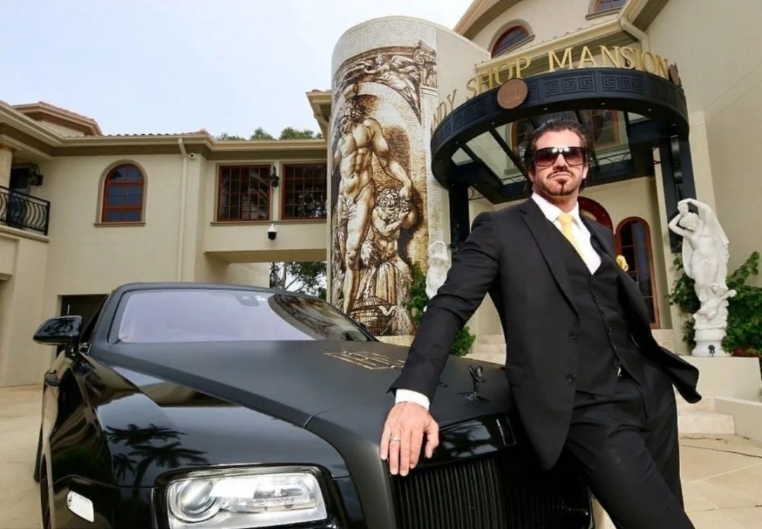 Богатый человек, --взято из интернета с целью ознакомления. 