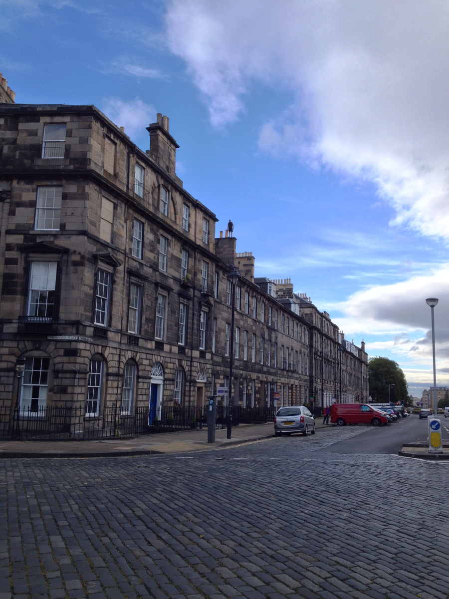 Drummond Place Edinburgh Улица в Эдинбурге. Изначально называлась Back Wall, так как находилась за городской стеной. Pecker.Moscow