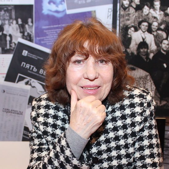     Сегодня 85 лет Елене Камбуровой