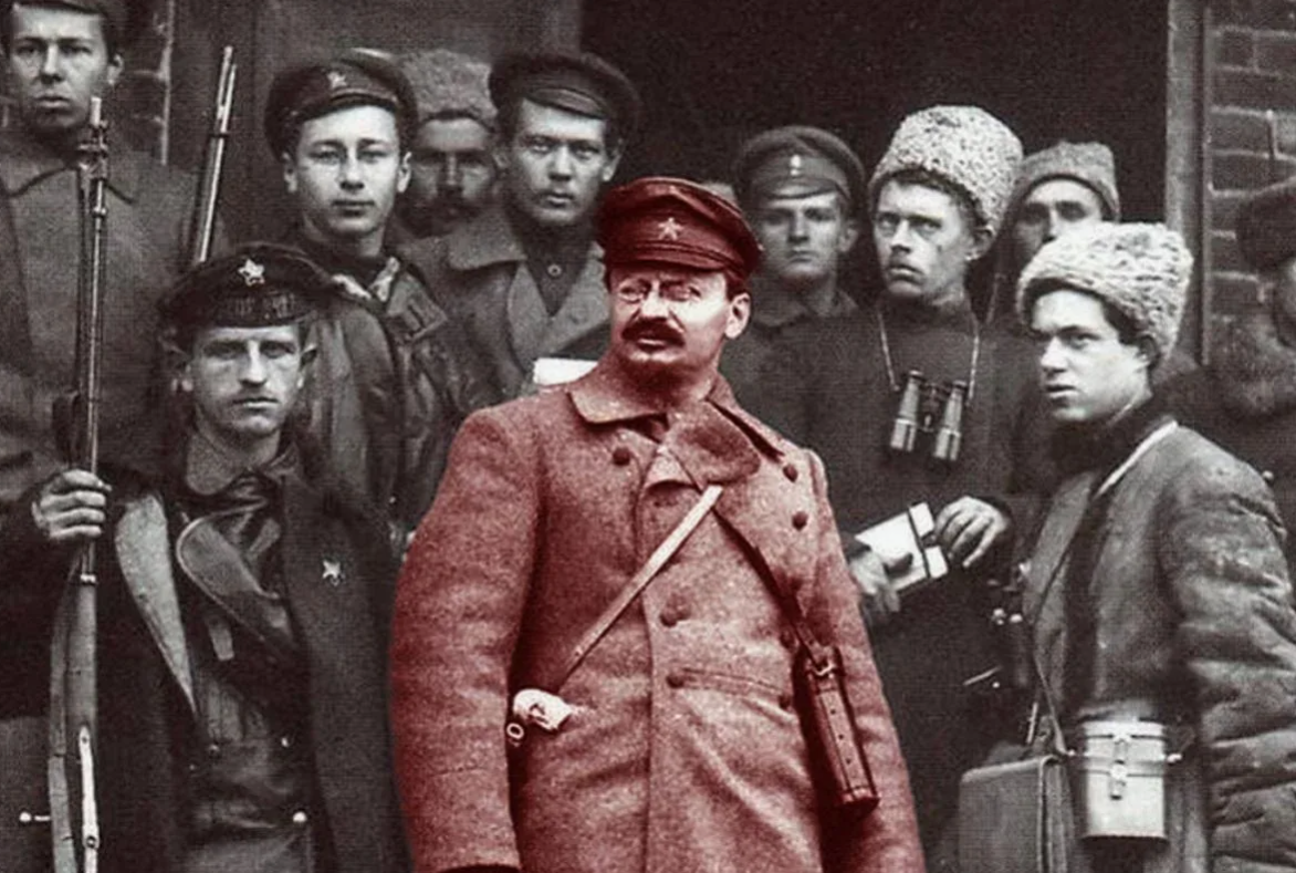 Якир на фото справа, рядом с Троцким. Источник - https://aftershock.news/?q=node/1285011&full