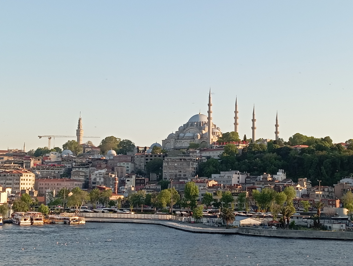 Мечеть Сулеймание, вид с моста Халич (Золотой Рог) 