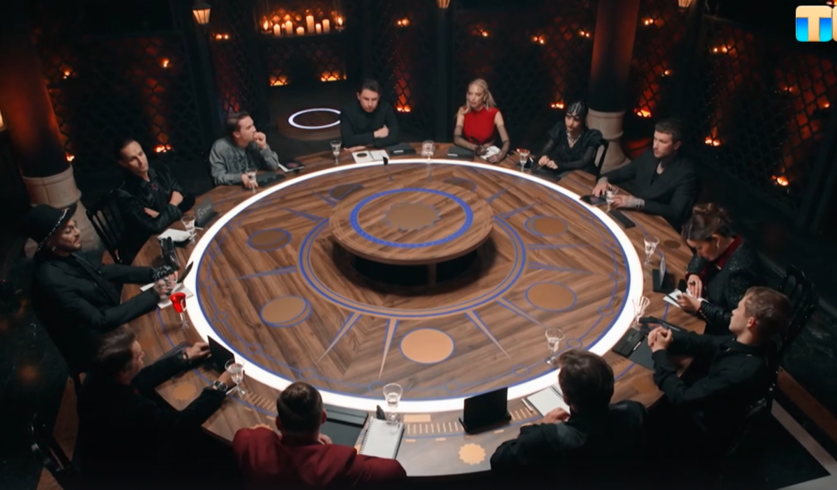 Скрин стола с 8 выпуска "Мастер игры"