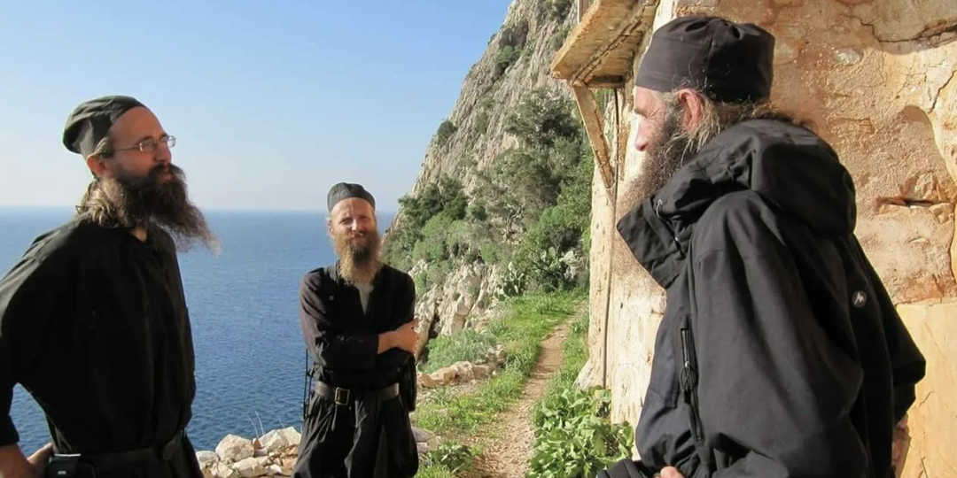 Злость - это наказание себя за чужие глупости: 5 советов афонских старцев о том, как поступать с обидчиками