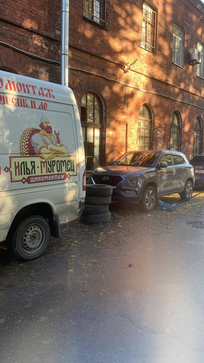 Выездной шиномонтаж — это не только удобно, но и доступно. Разбираемся, кому он нужен, как работает и почему стоит дешевле, чем вы думаете.