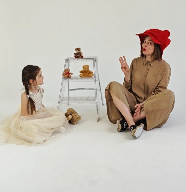 Считаем медвежат и поем песенку про то, как они по-очереди падают