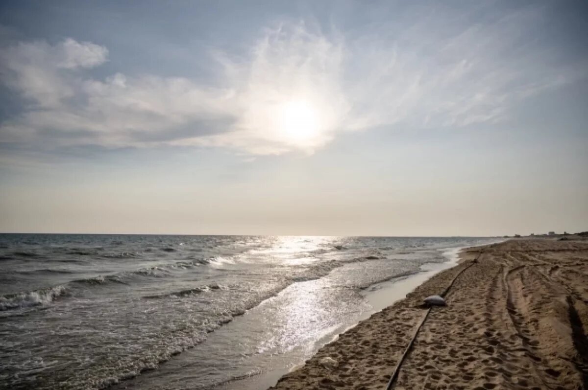    Водолазы собрали 1262 т замазученного грунта после крушения танкеров в море