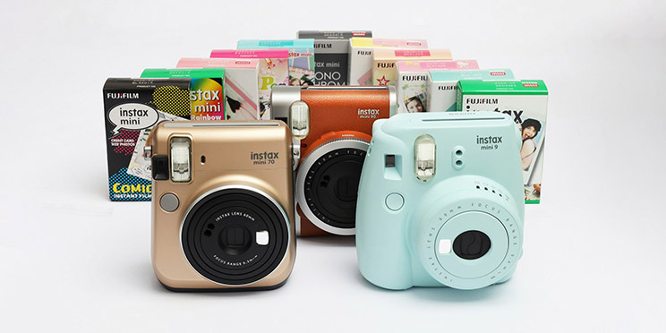 Моментальные камеры — милый тренд последних лет, который делает фотографию более осязаемой / Фото: unsplash.com