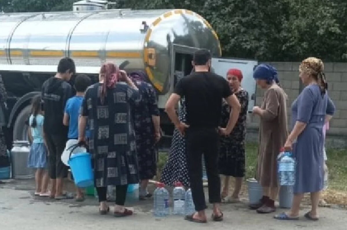    МЧС: жителям Магарамкентского р-на РД доставили более 250 т питьевой воды