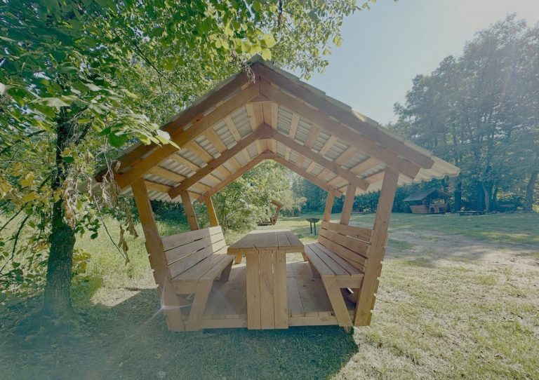    В Бузулукском бору установили «Емелькины столы» Оренбуржье