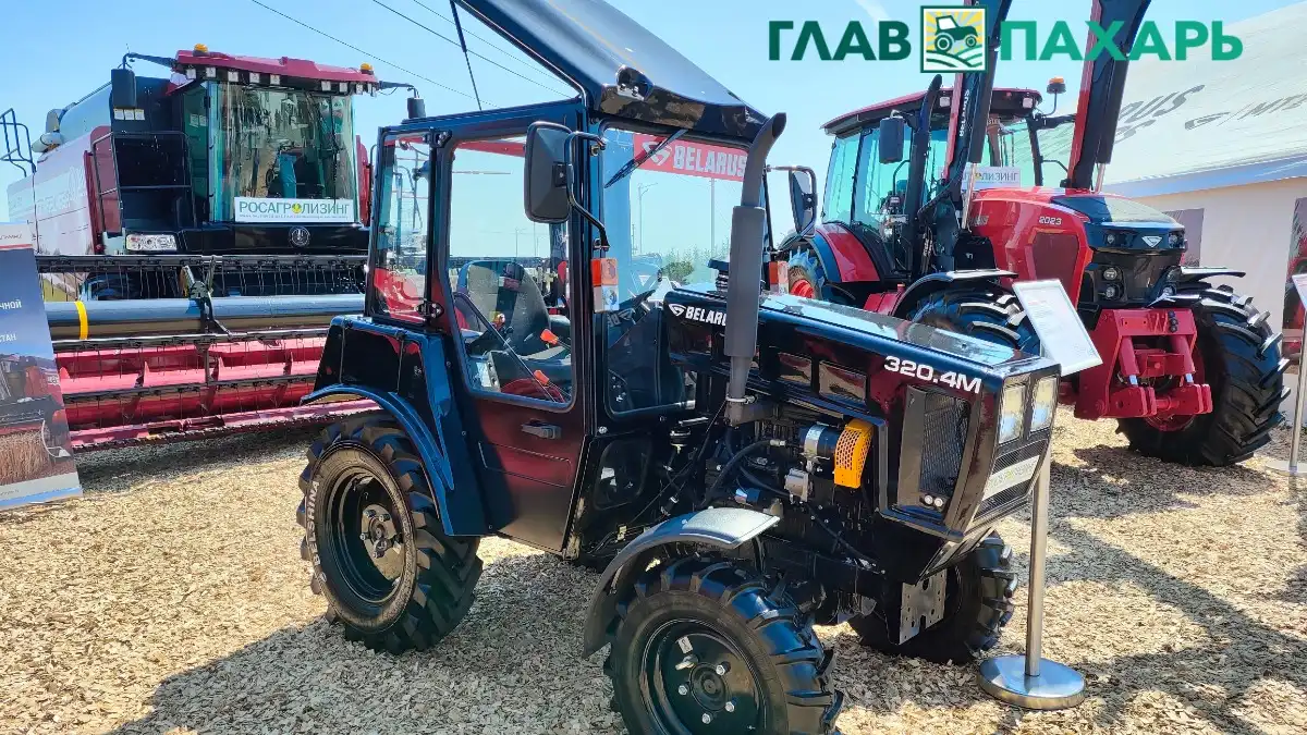 Фото: © Артём Борисов / Glavpahar.ruНа выставке АГРОВОЛГА-2025 показали стильный чёрный трактор BELARUS 320.4