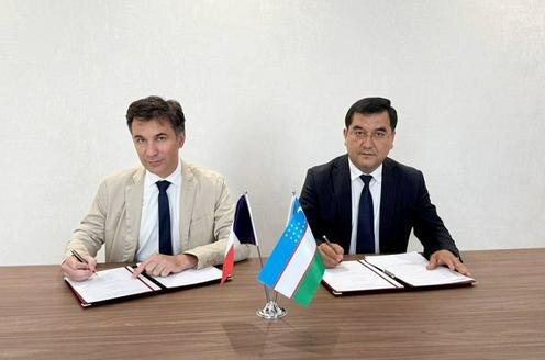 На церемонии подписания меморандума. Фото пресс-службы компании "Иссикликтаъминот"