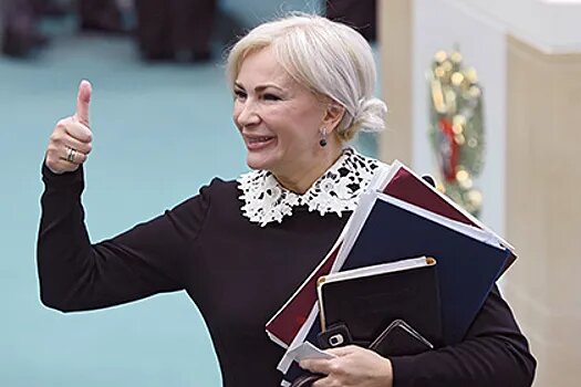 Сама сенатор Ковитиди - довольно, а вот граждане...