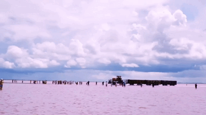 И тут тоже оцените, сколько людей пришли на поезд посмотреть