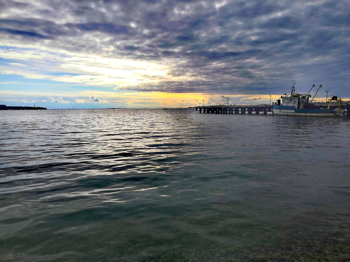 Закат на пляже, село Кабардинка. Фото автора