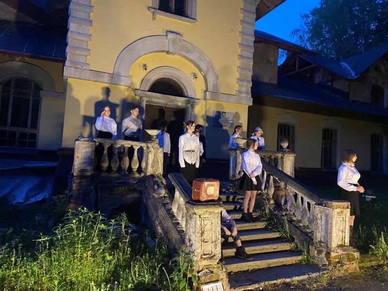 Иммерсивный спектакль школы «Марс». Внутрь дачи заходить уже не разрешили