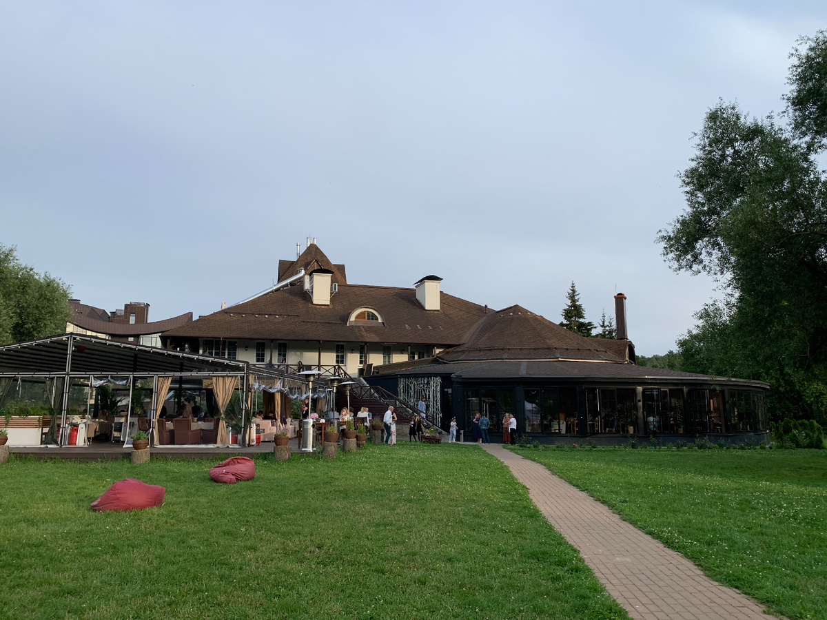 Здание ресторана "Шале Березка. Новогорск"