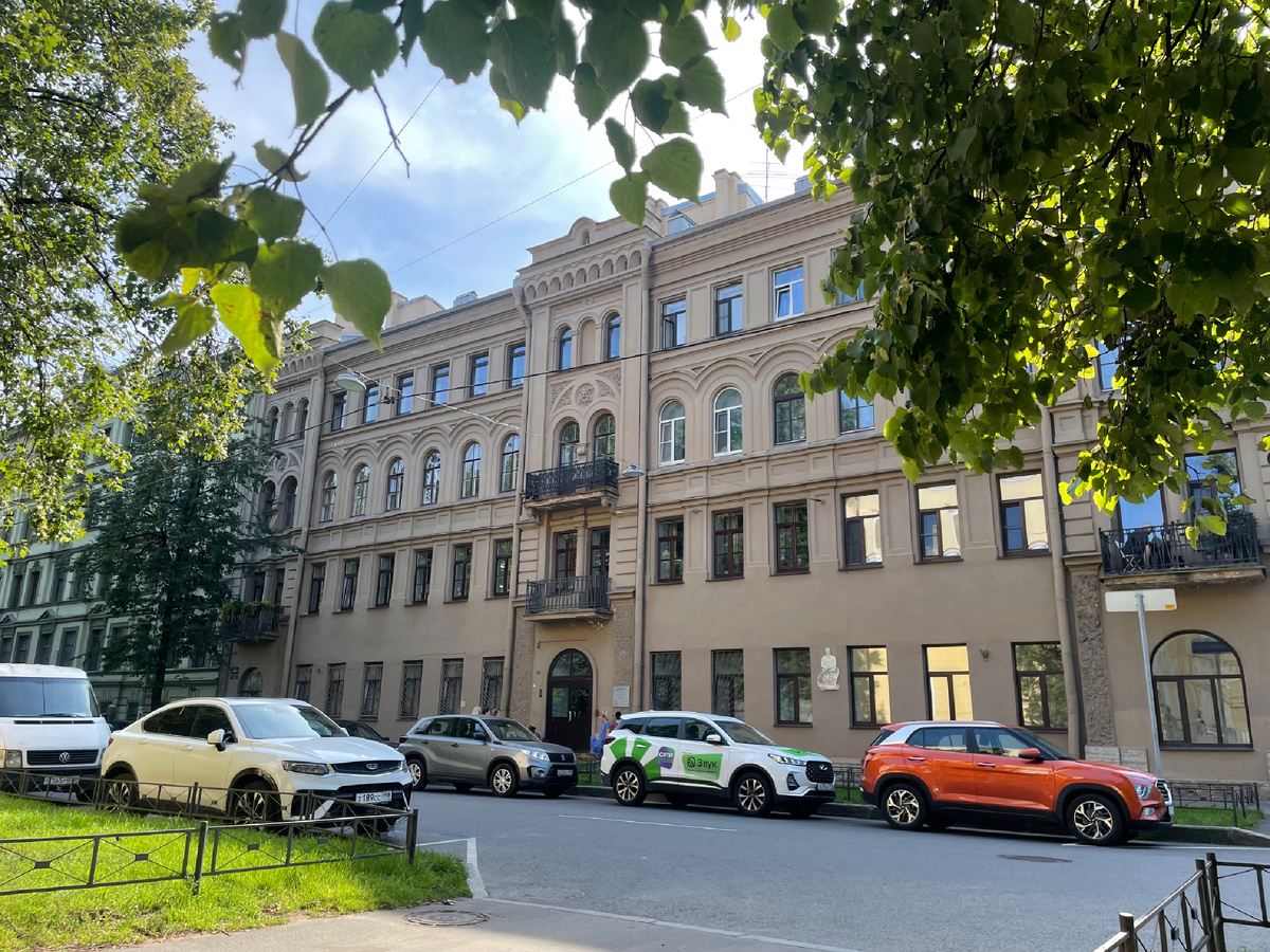 Пятая линия Васильевского острова, 10